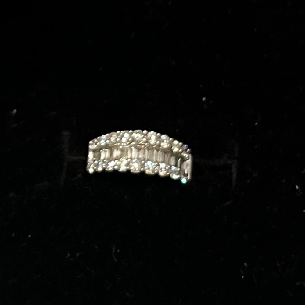 Single diamond hoop